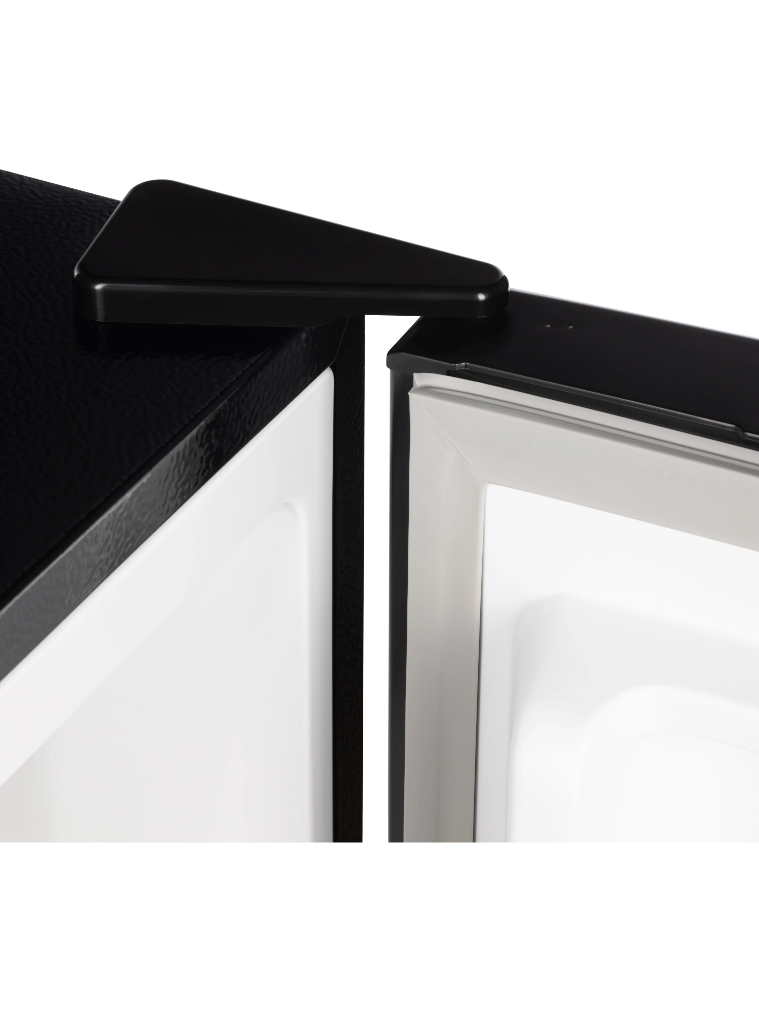  Холодильник NORD NT 90 B